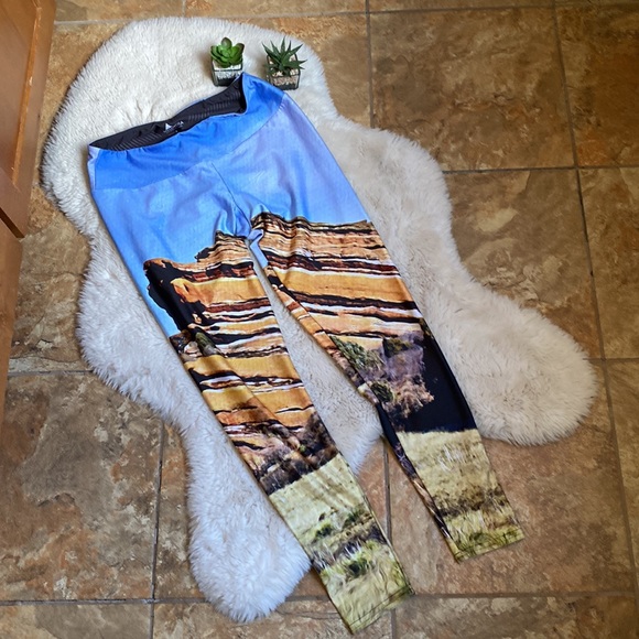 Mellivora “Fearless" leggings medium Red Rocks Colorado - Picture 3 of 11
